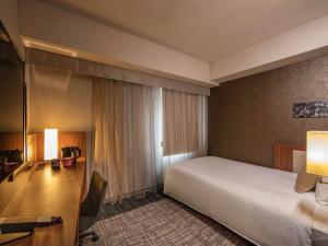 Postel nebo postele na pokoji v ubytování ibis Styles Tokyo Ginza