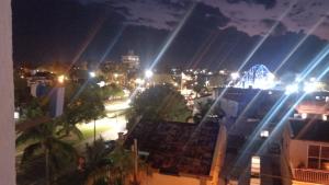 - Vistas a la ciudad por la noche con luces en LAS AMERICAS en Villa María