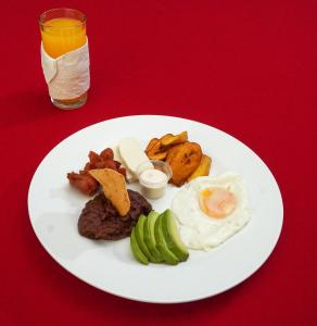 Makanan di atau berdekatan hotel