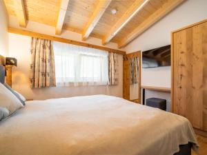 Posteľ alebo postele v izbe v ubytovaní Chalet Pettneu am Arlberg - Top 3