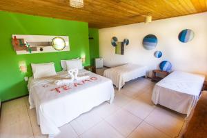Tempat tidur dalam kamar di Pousada e Restaurante Encanto das Águas
