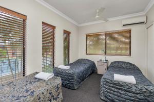 Letto o letti in una camera di Western Gateway Motel and Apartments