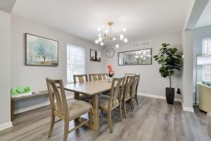 Foto dalla galleria di Modern 5BR, Kid-Friendly Home In Poconos with Pool Table a East Stroudsburg