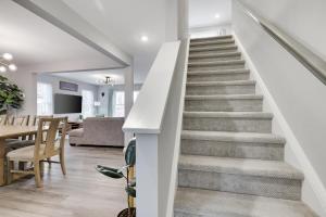 TV o dispositivi per l'intrattenimento presso Modern 5BR, Kid-Friendly Home In Poconos with Pool Table