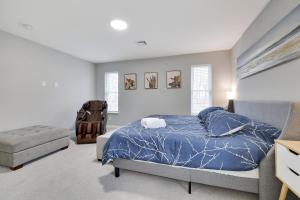 Letto o letti in una camera di Modern 5BR, Kid-Friendly Home In Poconos with Pool Table