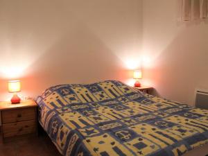 Posteľ alebo postele v izbe v ubytovaní Appartement cosy 2 pièces avec coin nuit, 6 couchages, à 100m des pistes et commerces à Vars - FR-1-330B-207