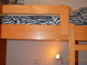 Двухъярусная кровать или двухъярусные кровати в номере Appartement Saint-Cyprien, 1 pièce, 4 personnes - FR-1-225D-147