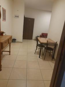 Ruang makan di apartemen