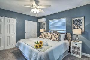 a bedroom with a bed with flowers on it at NEW! Cheerful bungalow with hot tub near beaches in Bay Pines