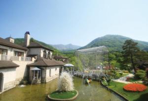 a water park with a fountain in the middle at SyunkaSyuutou - Vacation STAY 53636v in Hakone