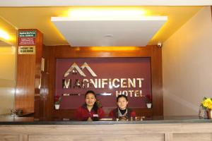 Os funcionários de Magnificent Hotel