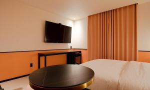 Sjónvarps- og/eða afþreyingartæki á Hotel Ippda Gumdan