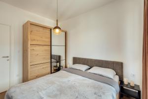 een slaapkamer met een groot bed en een spiegel bij LANA Sea View Apartment in Kotor