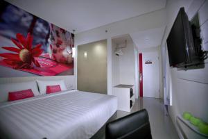 Una cama o camas en una habitación de favehotel Langko Mataram - Lombok