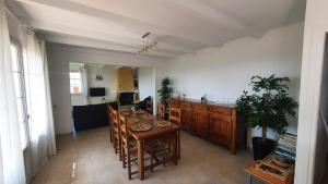 Część wypoczynkowa w obiekcie La maison de vacances de Campoussin