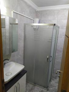 Um banheiro em Çandarlı Günlük Kiralık Ev