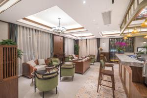 Posezení v ubytování Nost algia S Hotel Near Shanghai Fudan University- The Bund, The Pearl Tower, Free ice cream, mineral water, coffee, snacks and laundry service, Free GYM, English communication well