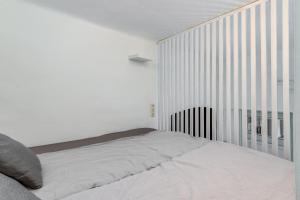 A bed or beds in a room at Little Cola apartment in Dohány street with AC