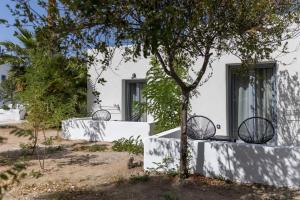 Naxos green Village hotel外面的花园