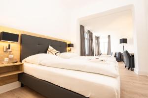 a hotel room with two beds and a desk at Strandhaus Blankenese in Hamburg