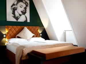 Łóżko lub łóżka w pokoju w obiekcie Hotel Villa Carlton - Adults Only