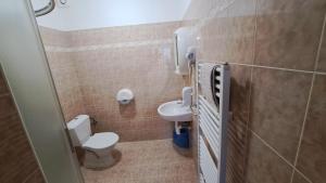 Koupelna v ubytování Pension PAVIR + 2 fotografie