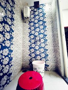 a corner of a bathroom with blue and white wallpaper at Nadiya Kinare in Maheshwar