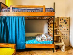 Rúm í herbergi á Bao Hostel Kutaisi