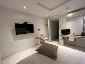 TV a/nebo společenská místnost v ubytování Hotel Yaja Hwajeong Station