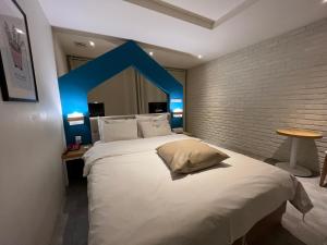 Postel nebo postele na pokoji v ubytování Hotel Yaja Hwajeong Station