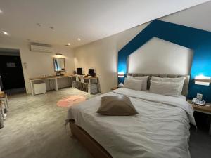 Postel nebo postele na pokoji v ubytování Hotel Yaja Hwajeong Station