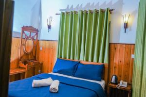 Postel nebo postele na pokoji v ubytování Blue Moon Residency