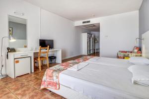 Postel nebo postele na pokoji v ubytování Hotel Erma