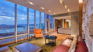 Posezení v ubytování Hotel Indigo Xiamen Harbour by IHG + 37 fotografií