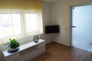 TV a/nebo společenská místnost v ubytování cozy 3 room Apartment
