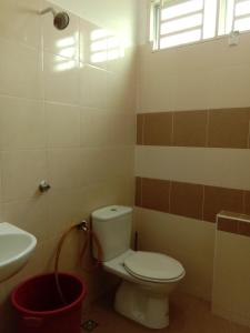 a bathroom with a toilet and a sink at Family Homestay Taman Vistana Indah Alor Setar in Langgar