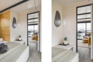 Cosy tiny houseboats near beach and restaurants by Weltevreden Experience客房内的一张或多张床位