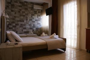 A bed or beds in a room at VARBENIS STUDIOS