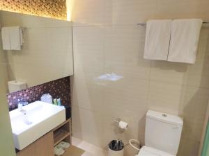 Ένα μπάνιο στο AONE Hotel