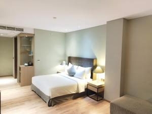 Ένα ή περισσότερα κρεβάτια σε δωμάτιο στο AONE Hotel