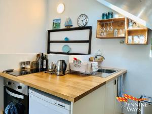 A kitchen or kitchenette at The Boat House, Northumberland Village Location