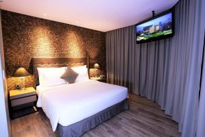 Ένα ή περισσότερα κρεβάτια σε δωμάτιο στο AONE Hotel