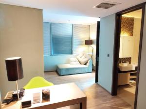 Ένα ή περισσότερα κρεβάτια σε δωμάτιο στο AONE Hotel