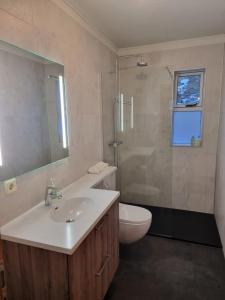Koupelna v ubytování Litla-Hof Guesthouse