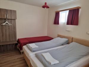 Postel nebo postele na pokoji v ubytování Litla-Hof Guesthouse
