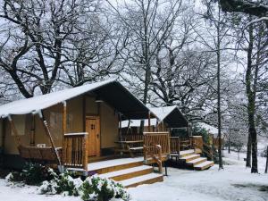 Obiekt CAMPING ETXARRI zimą