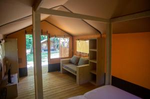 Łóżko lub łóżka w pokoju w obiekcie CAMPING ETXARRI
