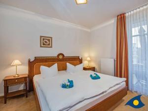 Ein Bett oder Betten in einem Zimmer der Unterkunft Villen am Goethepark, Villa Christiane, Whg. 04 - Lena
