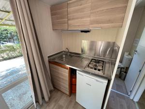 Kuchnia lub aneks kuchenny w obiekcie CAMPING ETXARRI