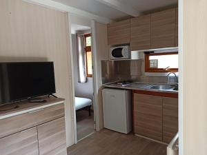 Kuchnia lub aneks kuchenny w obiekcie CAMPING ETXARRI